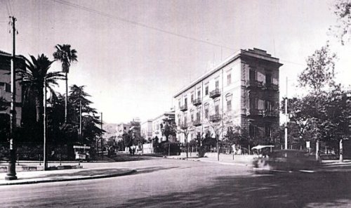 palazzo-di-paola-via-notarbartolo-angolo-via-liberta-1945-circa-adesso-ce-il-palazzo-dove-ha-sede-il-coni.jpg