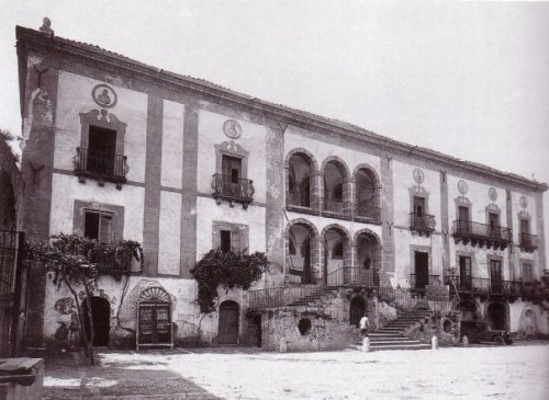 Villa Massa Corsetto, abbattuta per far posto all'aeroporto di Boccadifalco negli anni '30.